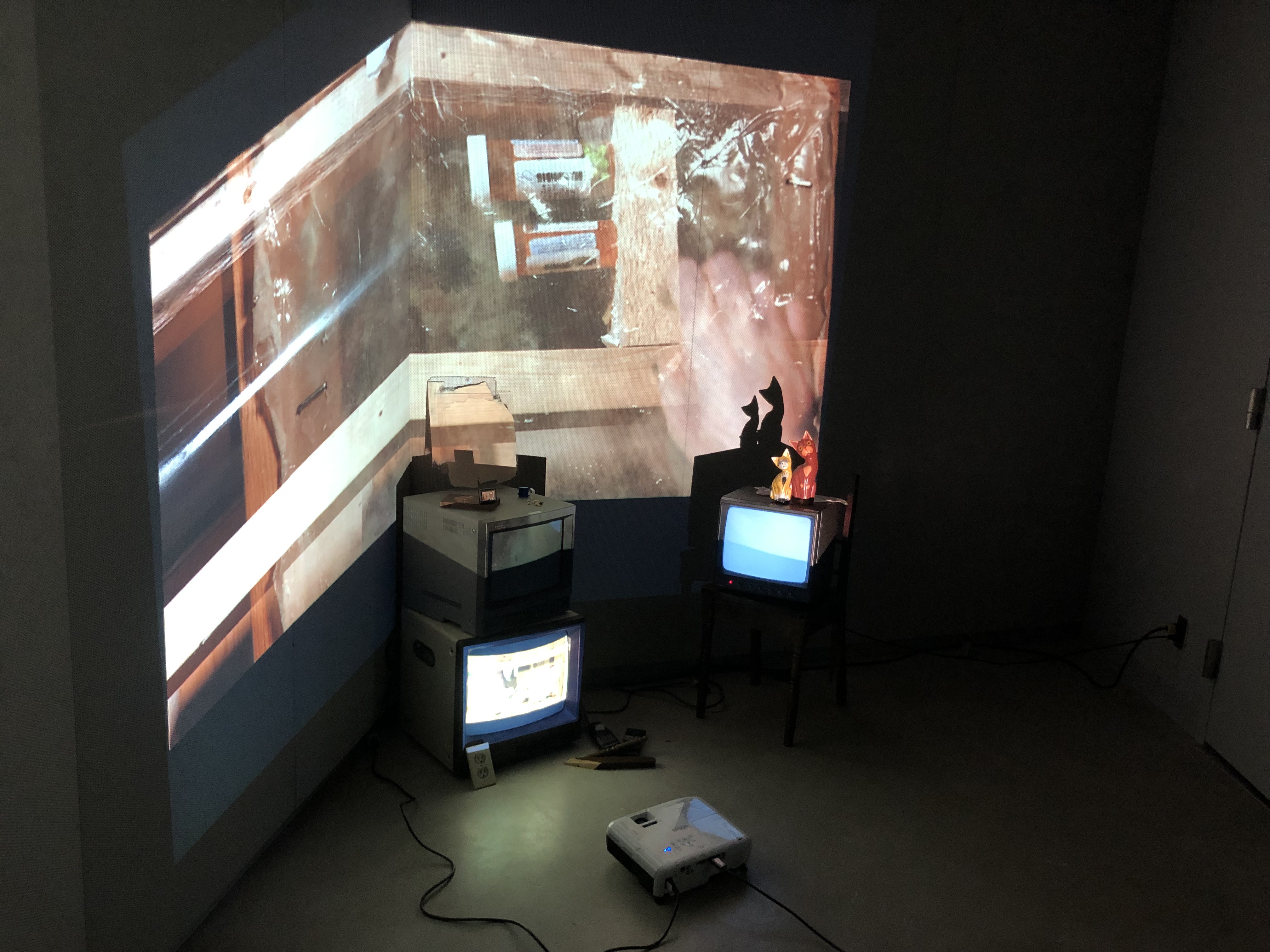 Install-1, Z.LeBrun, video installation, 2022